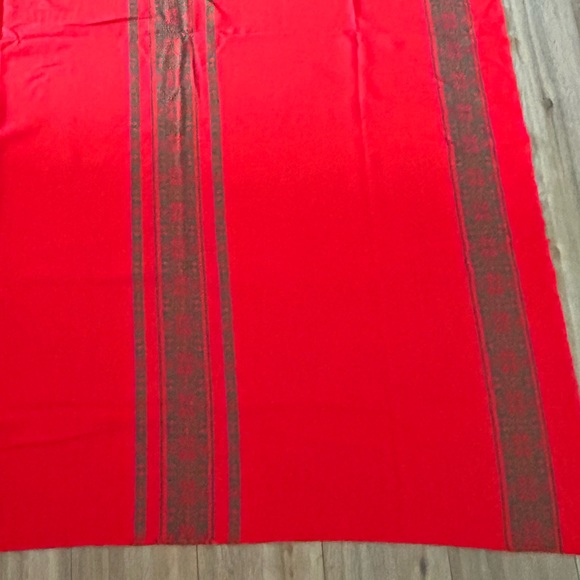 Vintage Embroidered Rectangular Tablecloth 81.5x60 Red Green Christmas Holidays - Picture 9 of 14